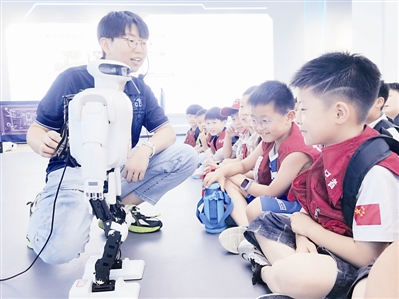 共赢优配 感受人工智能 探秘未来世界