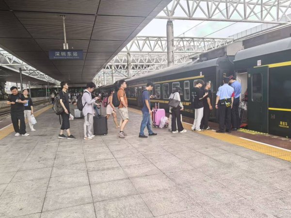 赛岳恒配资 坐上火车轮渡 深圳到三亚开行每日直达列车