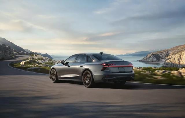 新一代奥迪A6L实车曝光 电动版亮相引关注